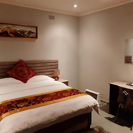 Driftwood Boutique Bed And Breakfast Lobatse Ngoại thất bức ảnh